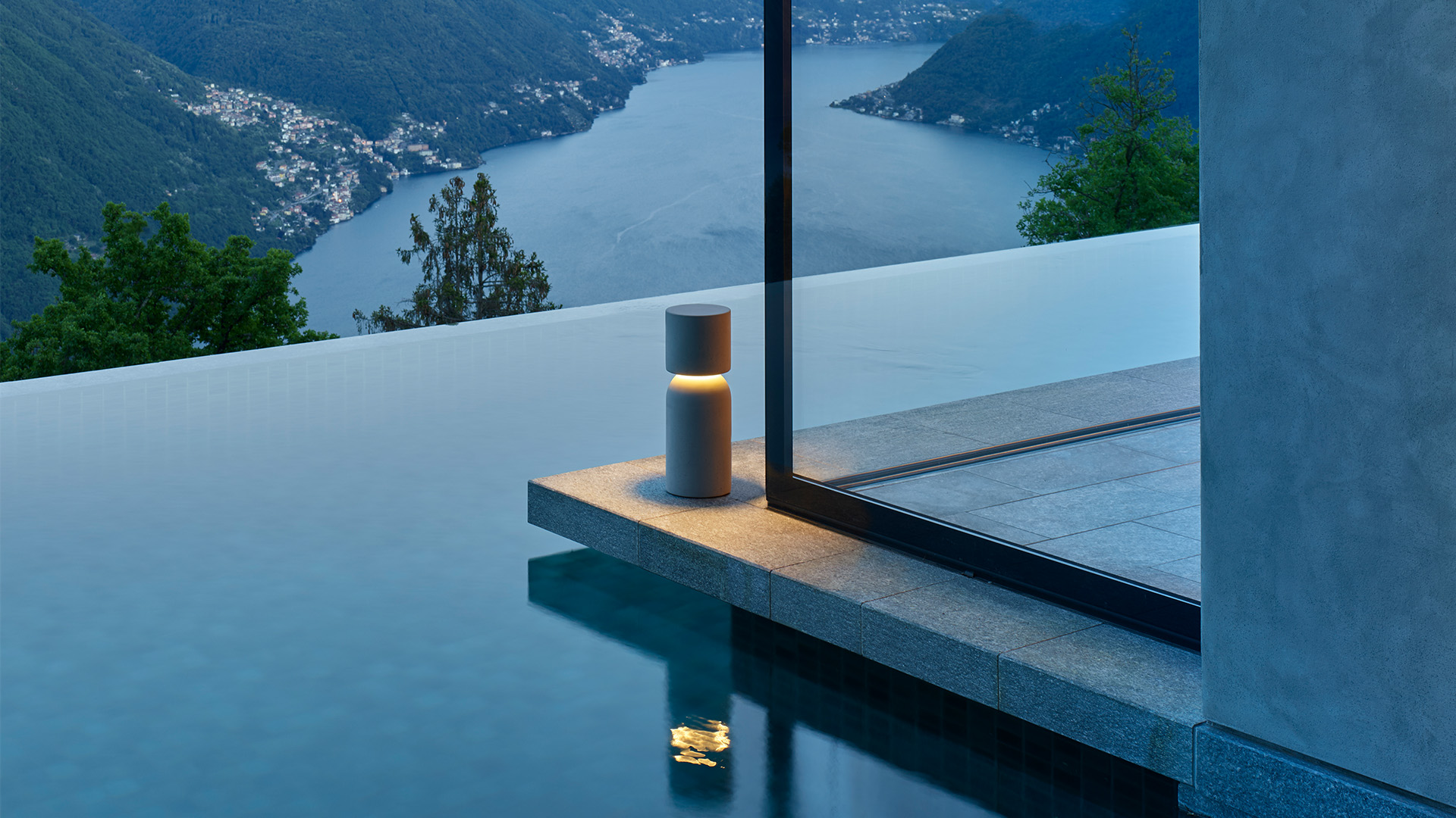 Nui, floor outdoor lamp